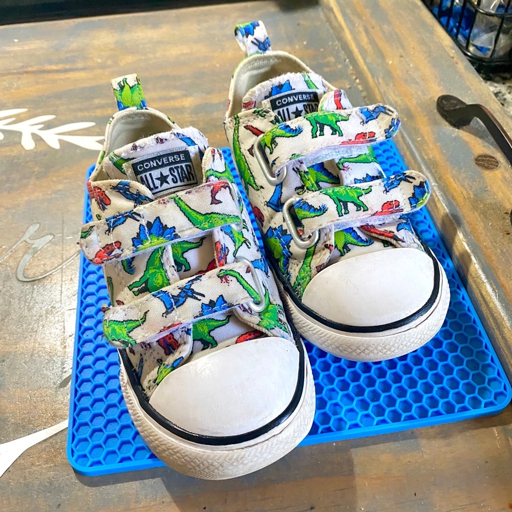 Converse toddler dinosaurs